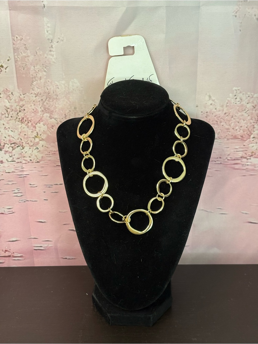 Gloria Vanderbilt gold tone circle link statement necklace. New.